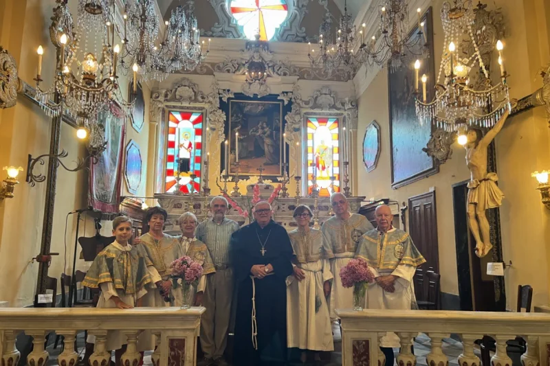 I confratelli della Confraternita del Gonfalone nell'Oratorio di Voltaggio