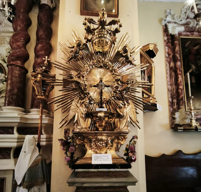 Reliquiario settecentesco a ostensorio in argento della Confraternita del Gonfalone