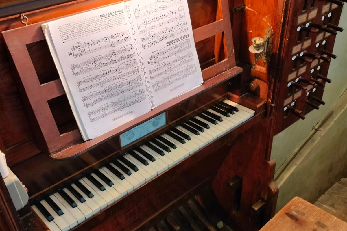 Console e spartiti dell'organo Lingiardi dell'Oratorio del Gonfalone
